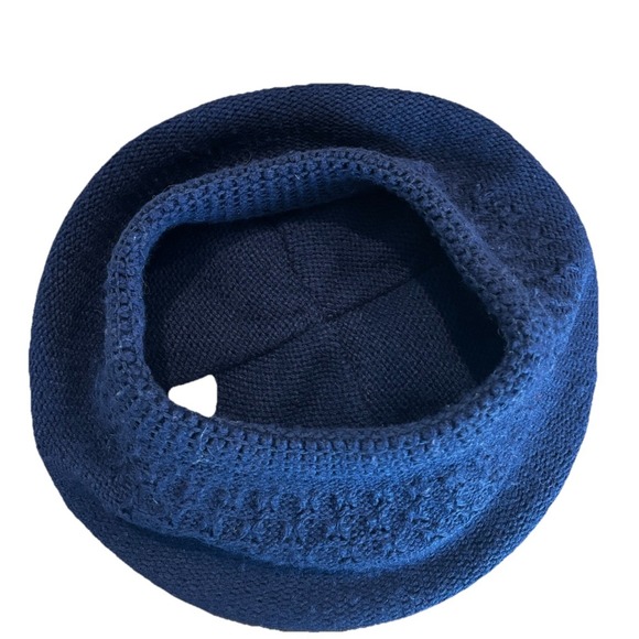 Isotoner Winter Cap Hat Blue Weather Women Classic Elevated Winter Staple Warmer - Picture 6 of 7
